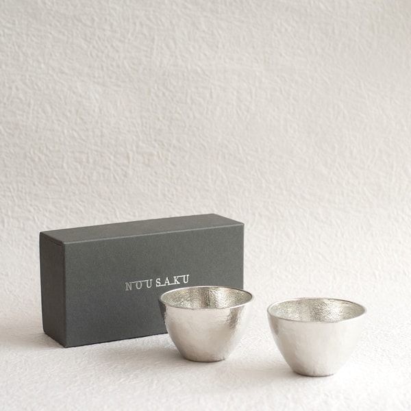 【加藤釥】【美品】ぐい呑み　箱有り ぐい呑み おちょこ 木箱入 有田焼 真右エ門窯 紫紅釉 : 有田焼やきもの