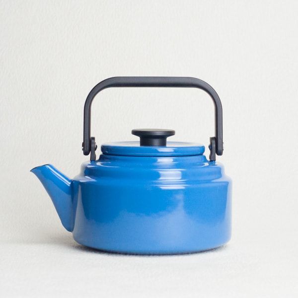 可愛いクリスマスツリーやギフトが！ アムケトル ブルー やかん/野田琺瑯 調理器具