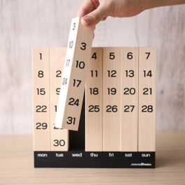 木の万年カレンダー